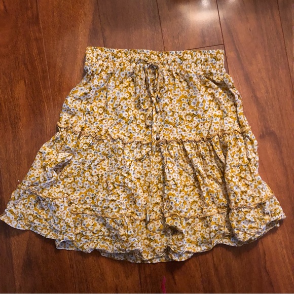 Lightweight Floral Skirt - Picture 2 of 3